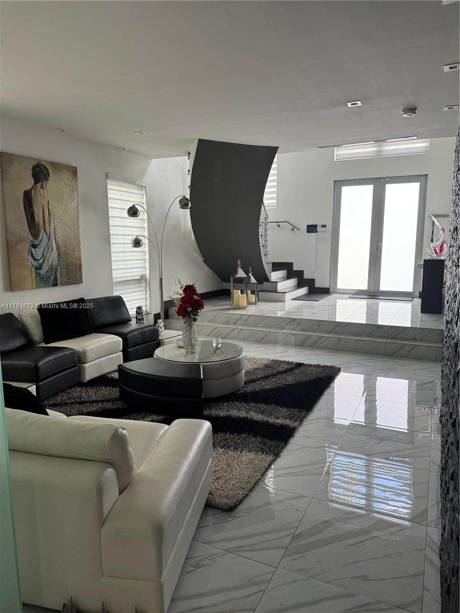 8272 NW 33rd Ter Doral, FL 33122