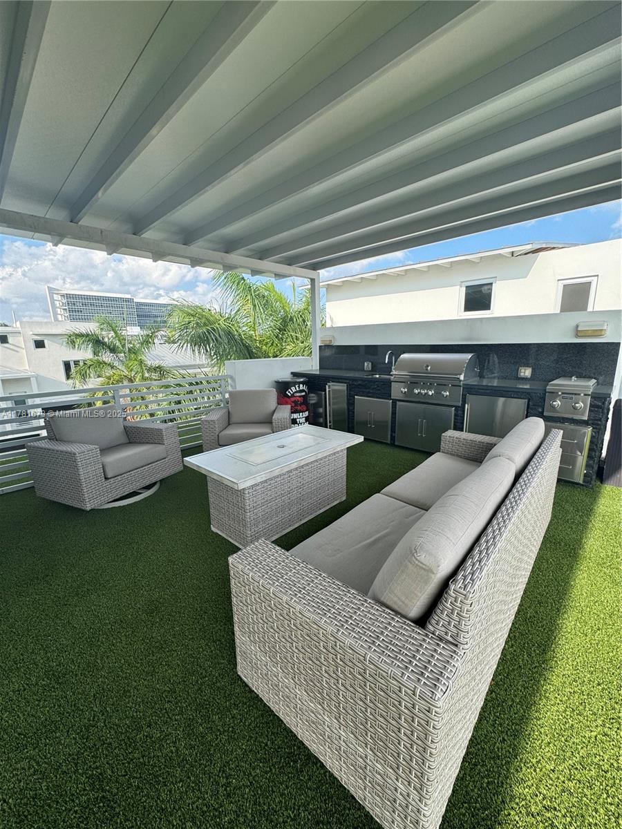 8272 NW 33rd Ter Doral, FL 33122