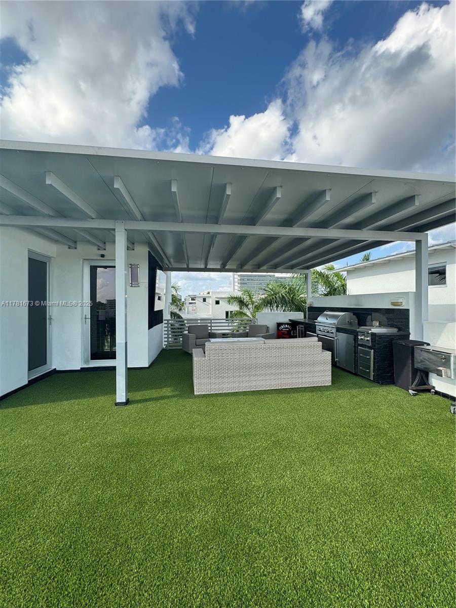 8272 NW 33rd Ter Doral, FL 33122