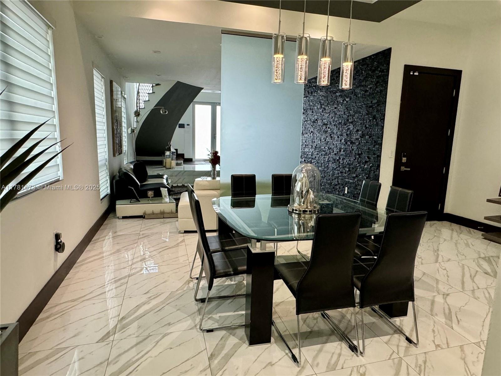 8272 NW 33rd Ter Doral, FL 33122