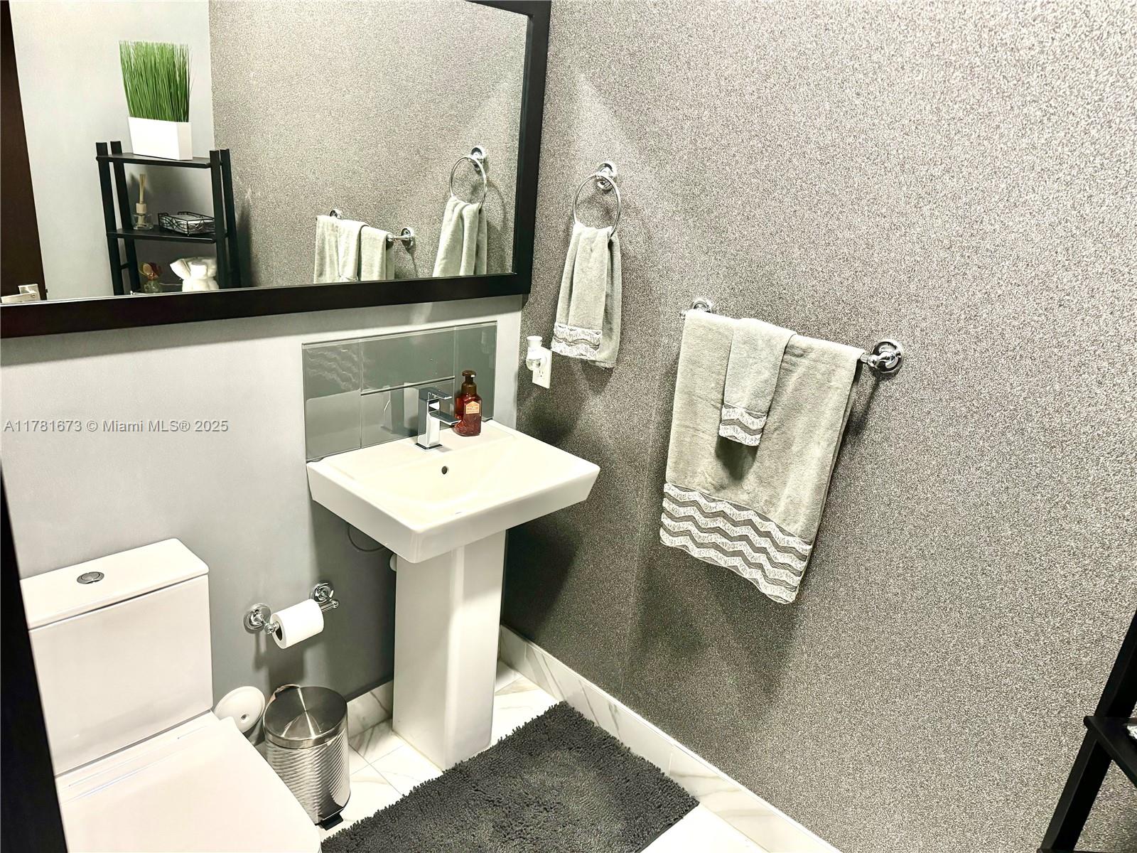 8272 NW 33rd Ter Doral, FL 33122