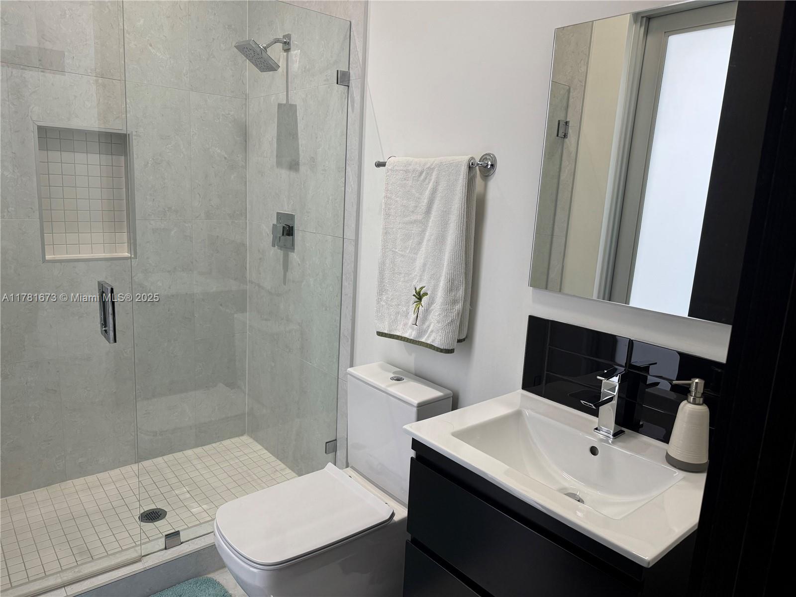 8272 NW 33rd Ter Doral, FL 33122