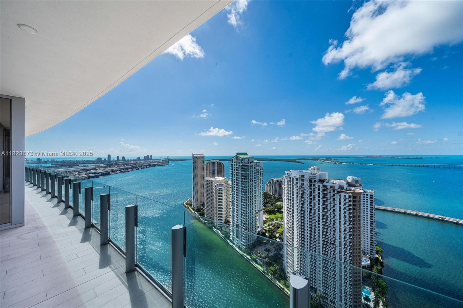 image Aston Martin Residences13