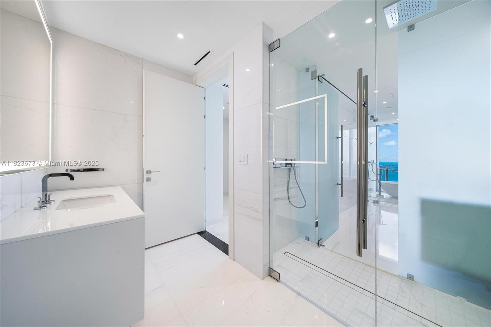 image Aston Martin Residences14