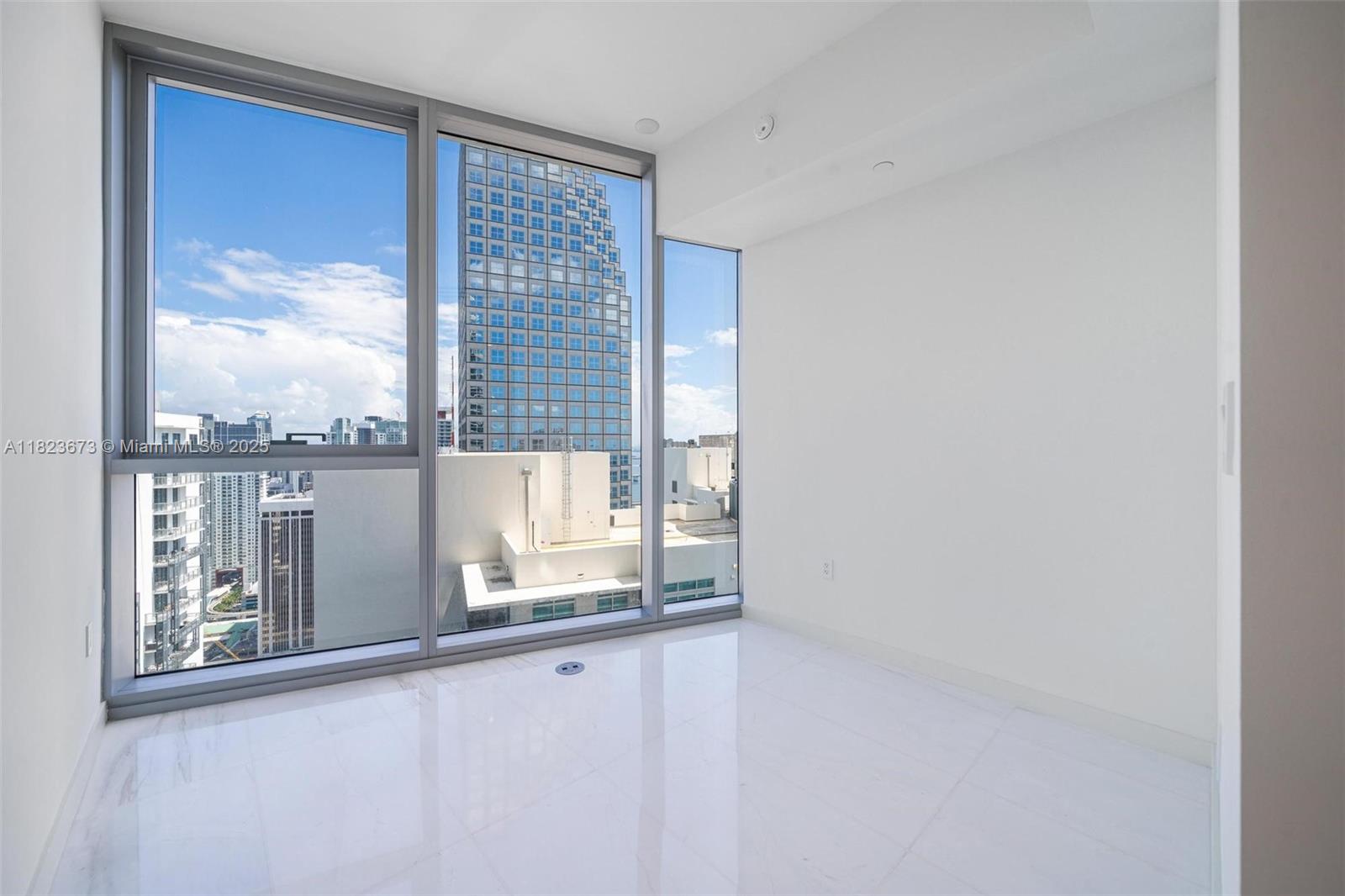 image Aston Martin Residences21