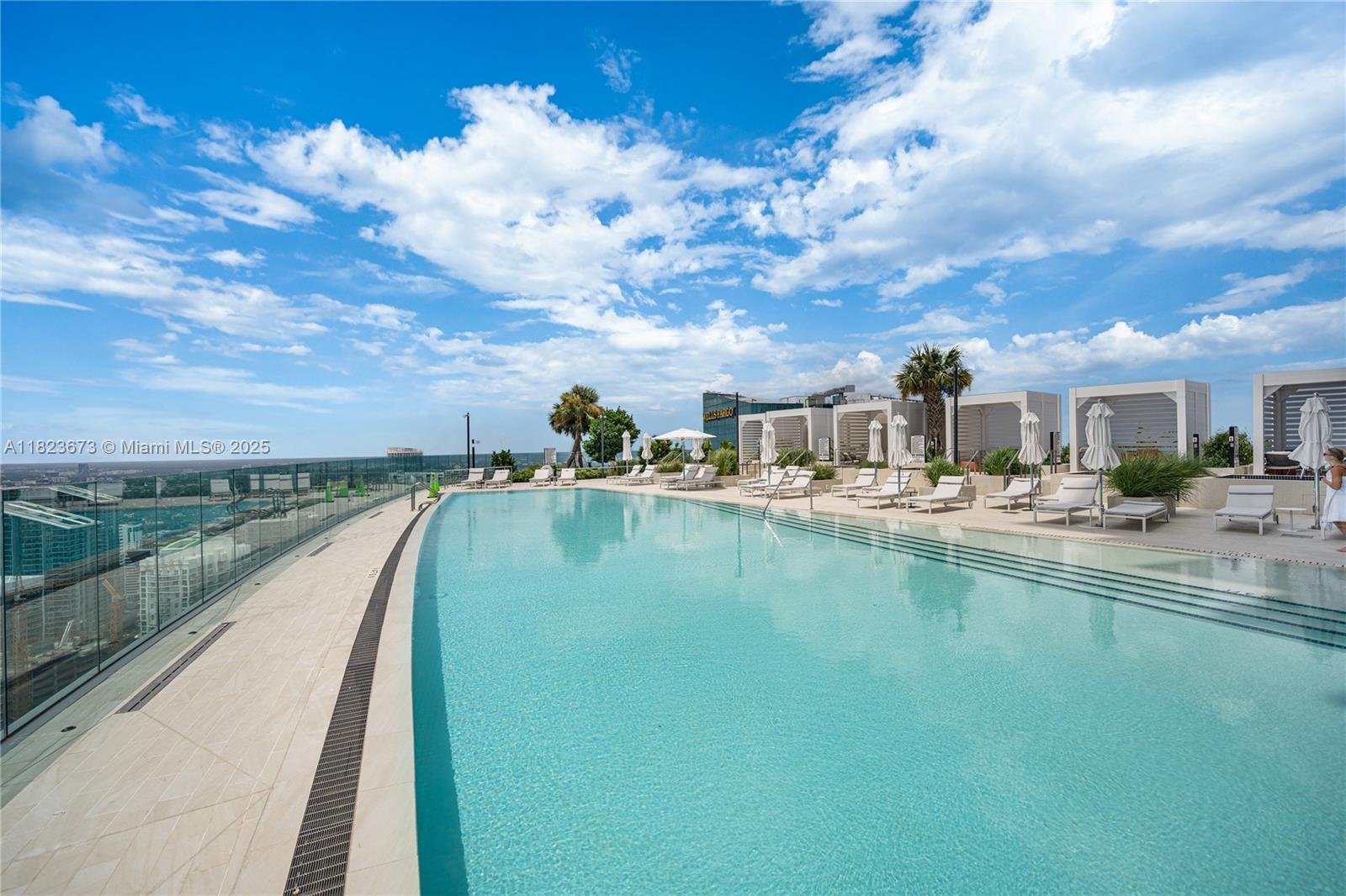image Aston Martin Residences24