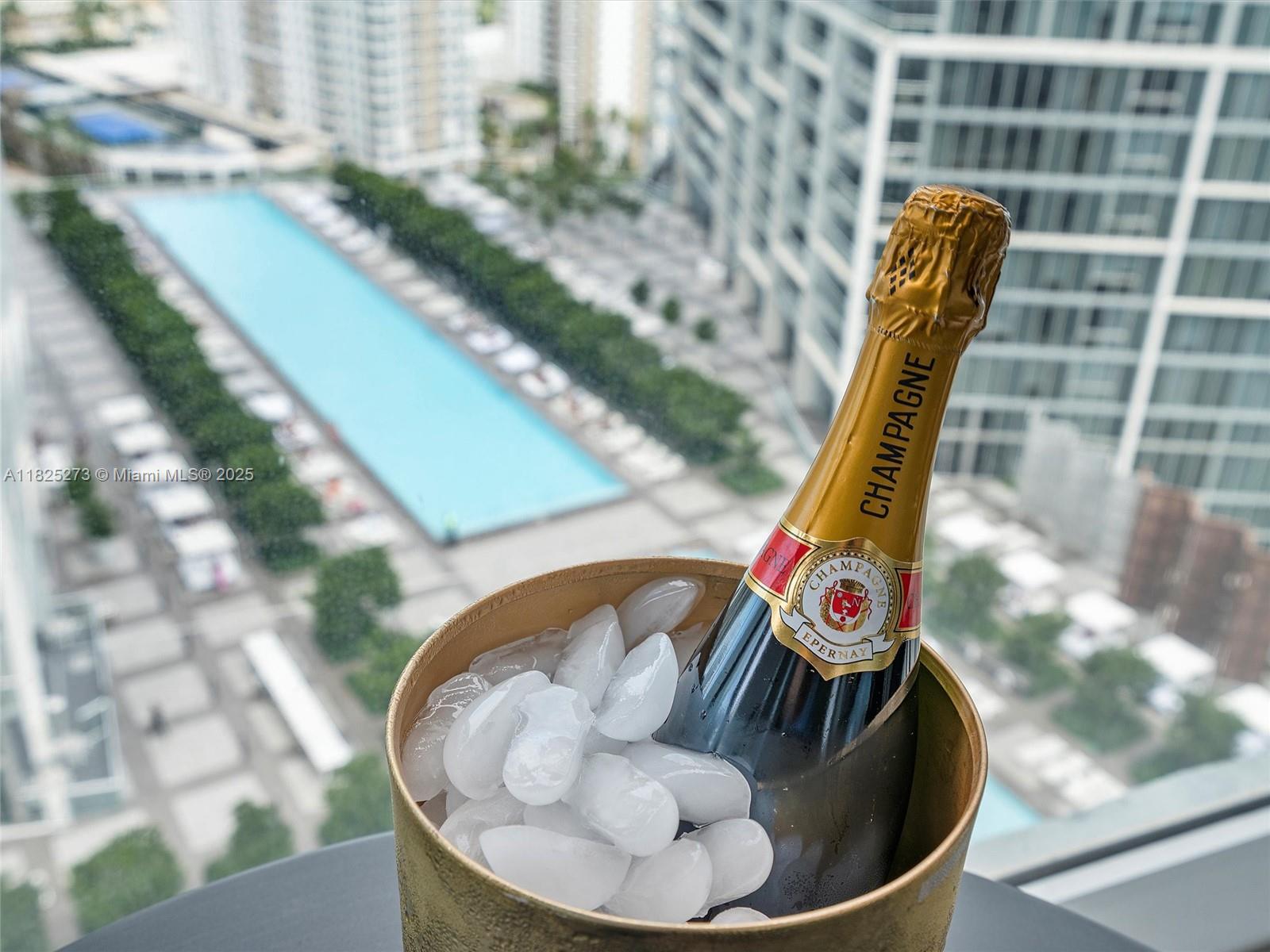 image Icon Brickell Tower Three15