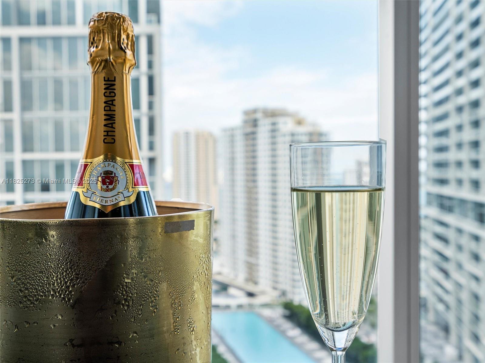 image Icon Brickell Tower Three19