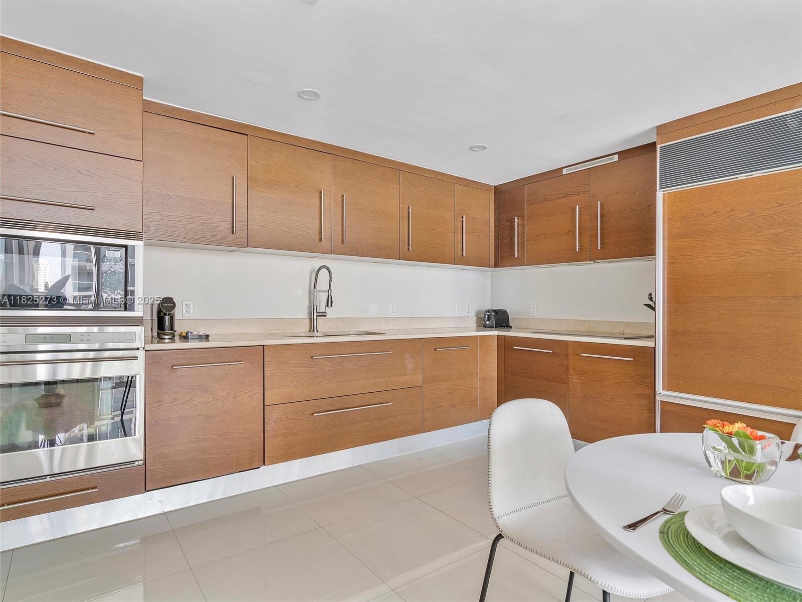 image Icon Brickell Tower Three4