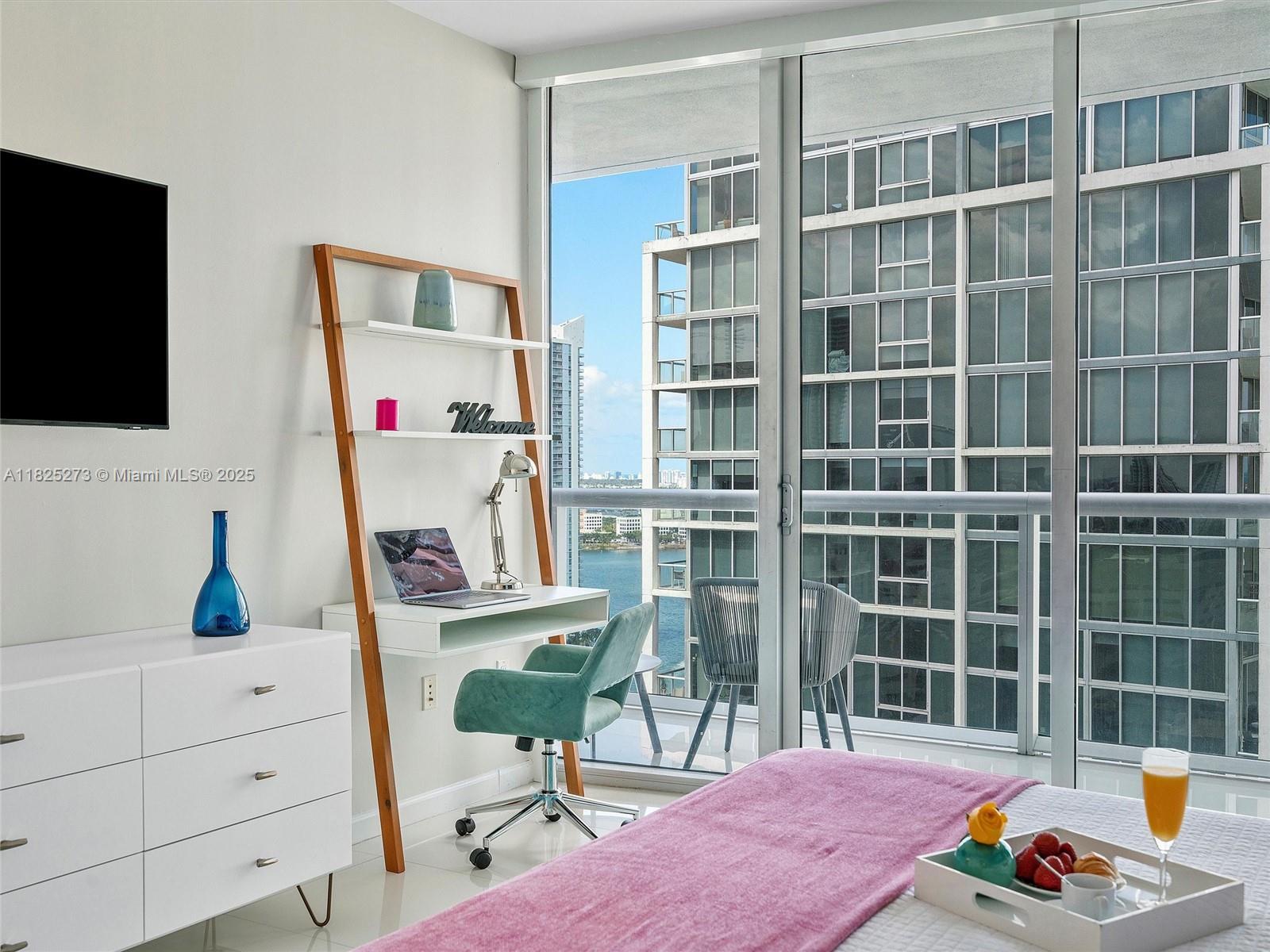 image Icon Brickell Tower Three8