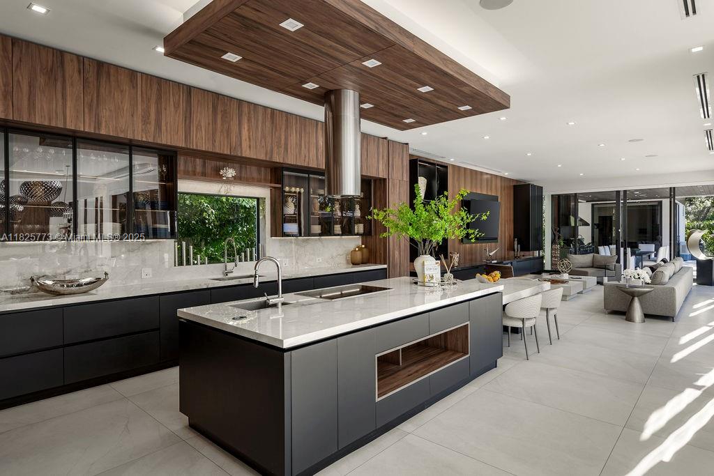 6850 SW 73rd Ct Miami, FL 33143