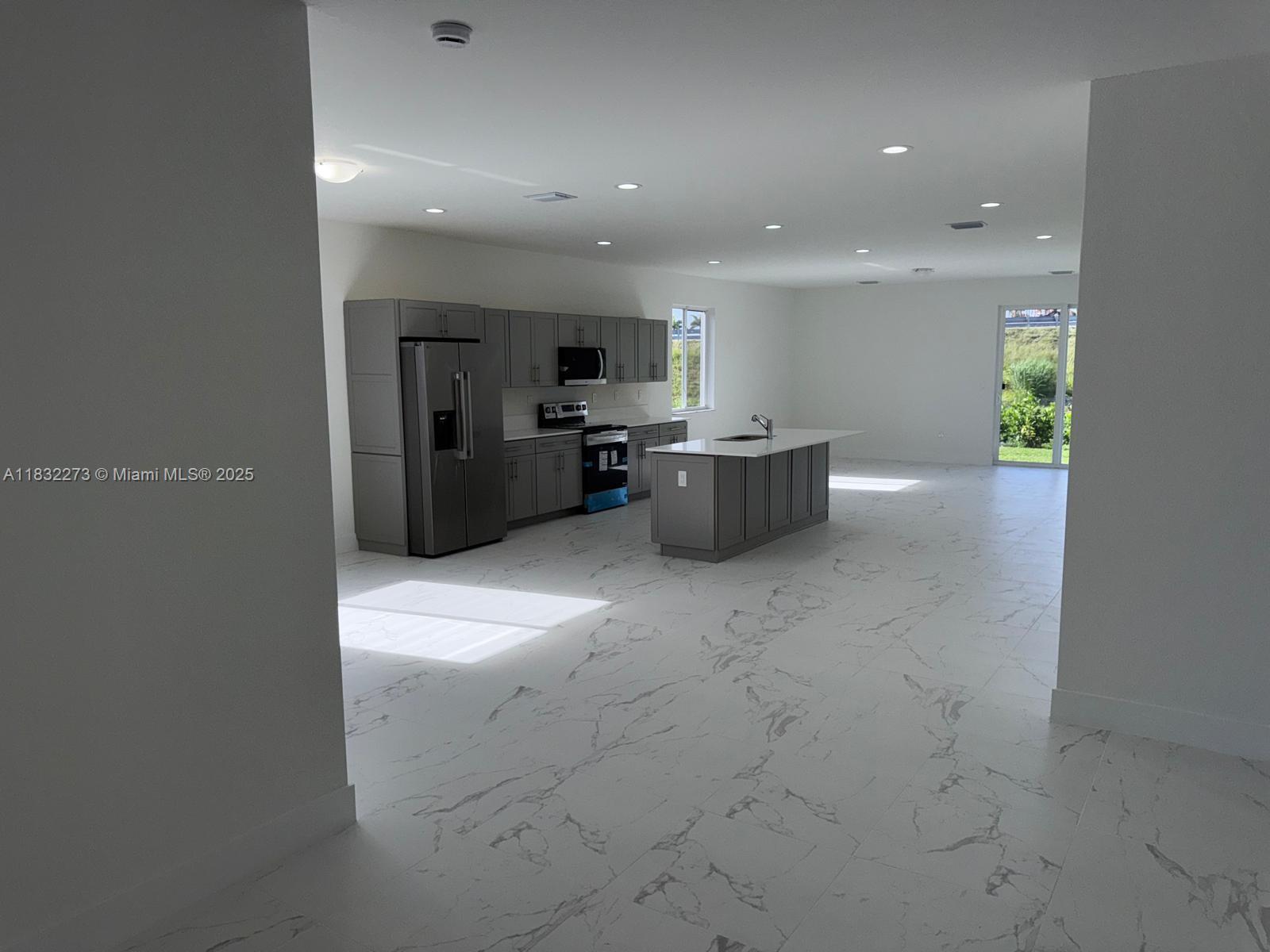 1884 NE 1st St Homestead, FL 33033