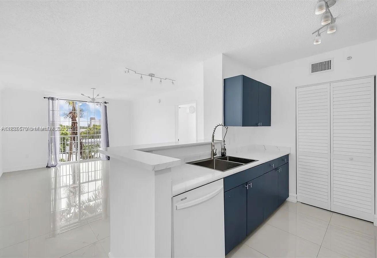 1919 Van Buren St #505A