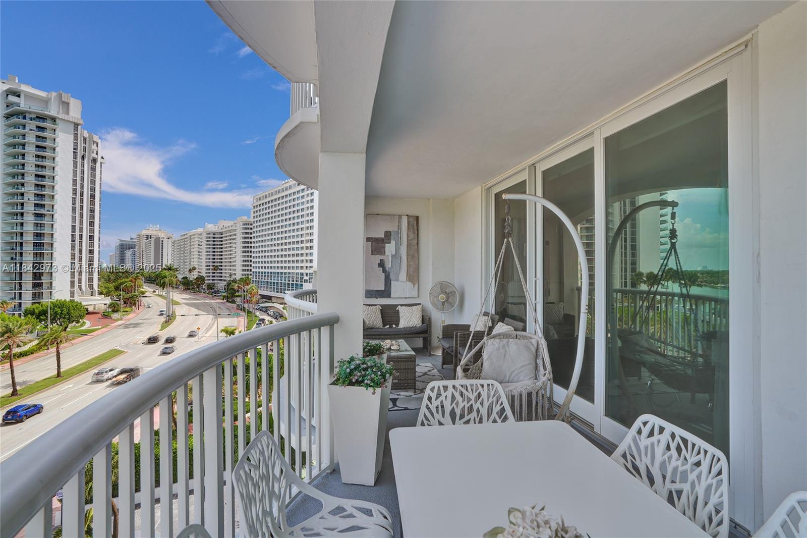 5401 Collins Ave #424