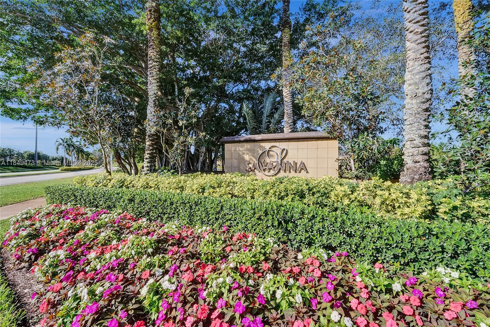 1100 Chinaberry Dr
