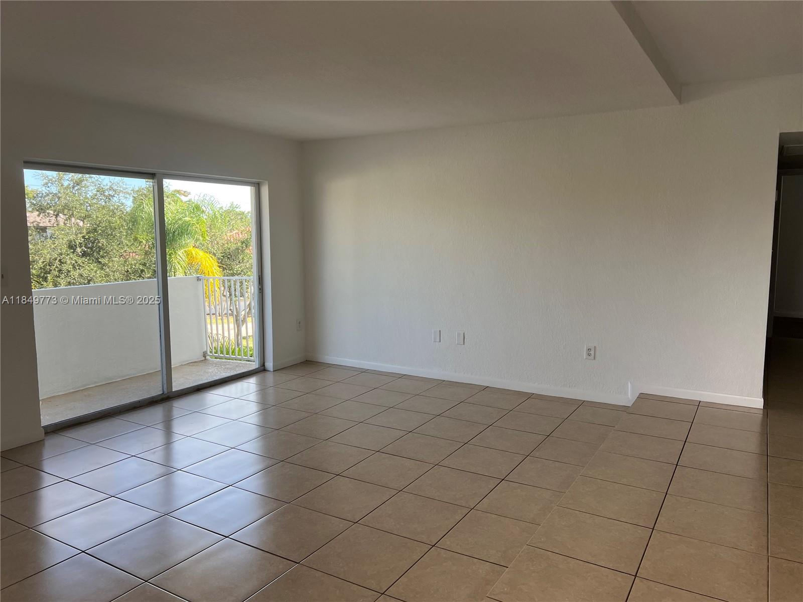 8950 SW 69th Ct #312 Pinecrest, FL 33156