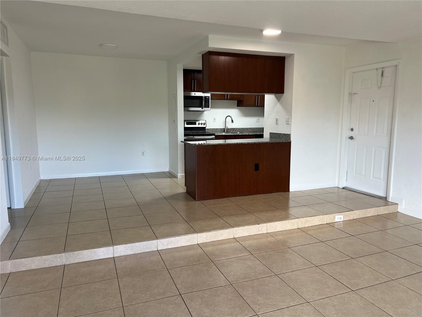 8950 SW 69th Ct #312 Pinecrest, FL 33156