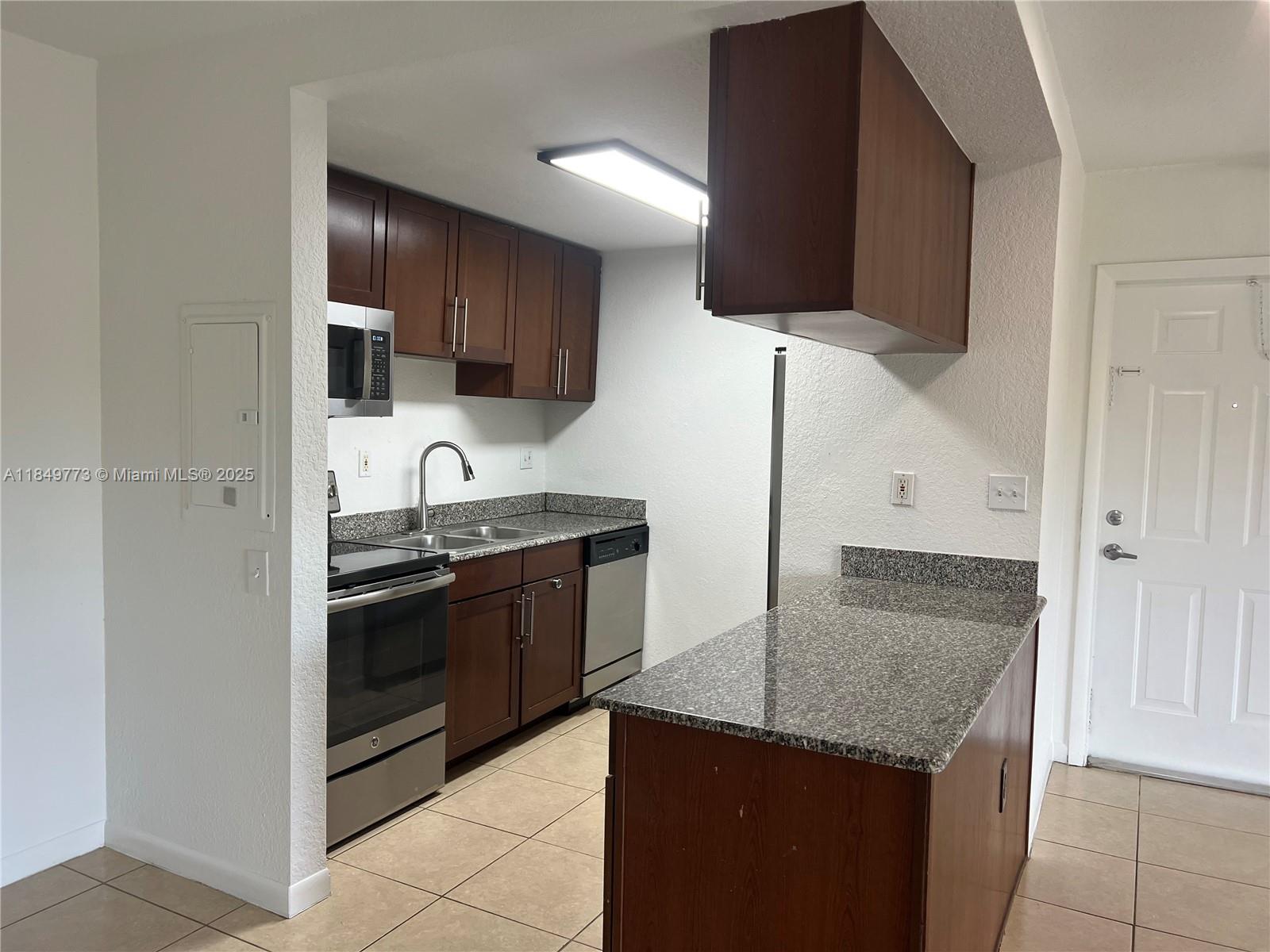 8950 SW 69th Ct #312 Pinecrest, FL 33156