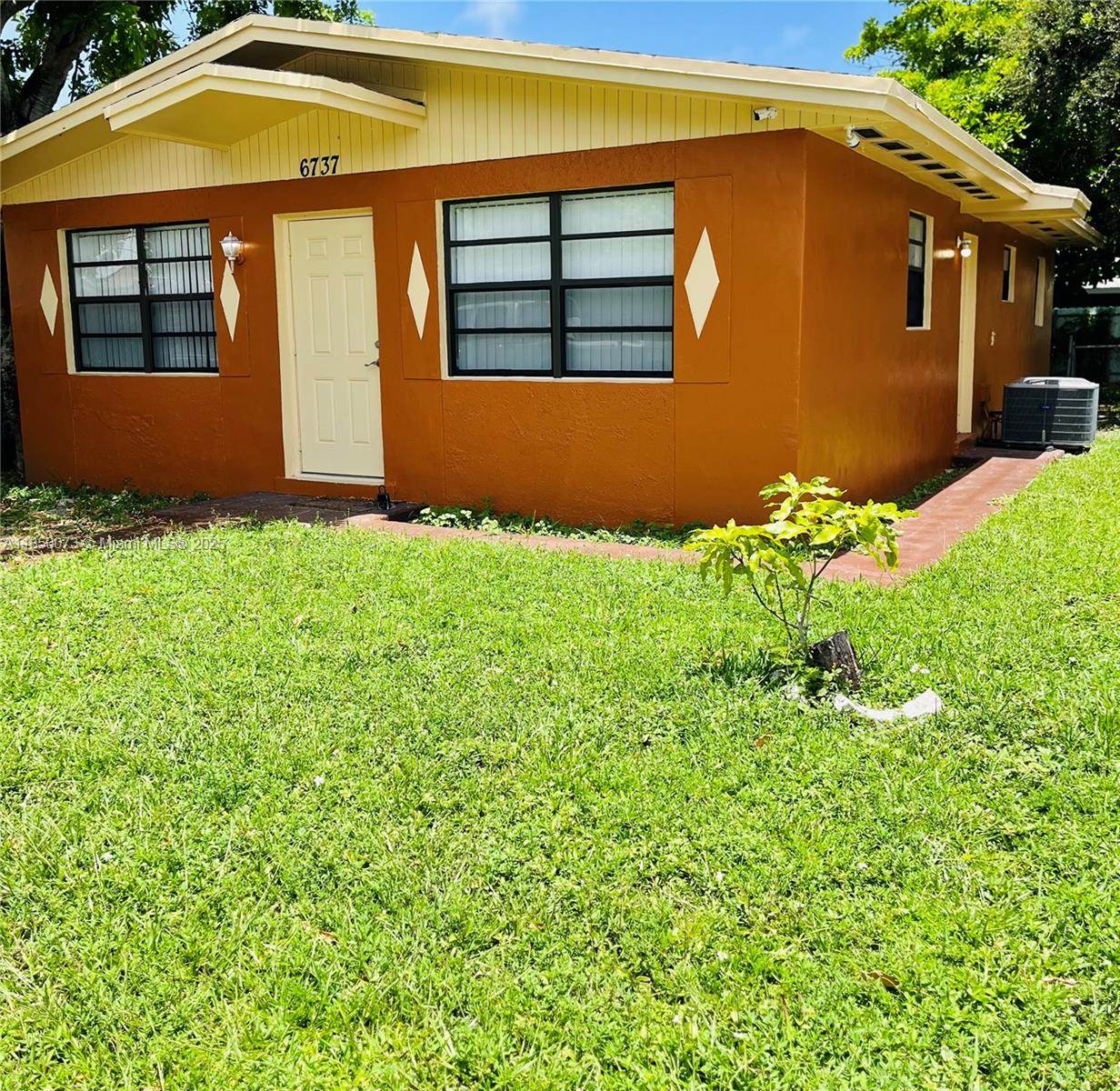6737 NW 6th Ct