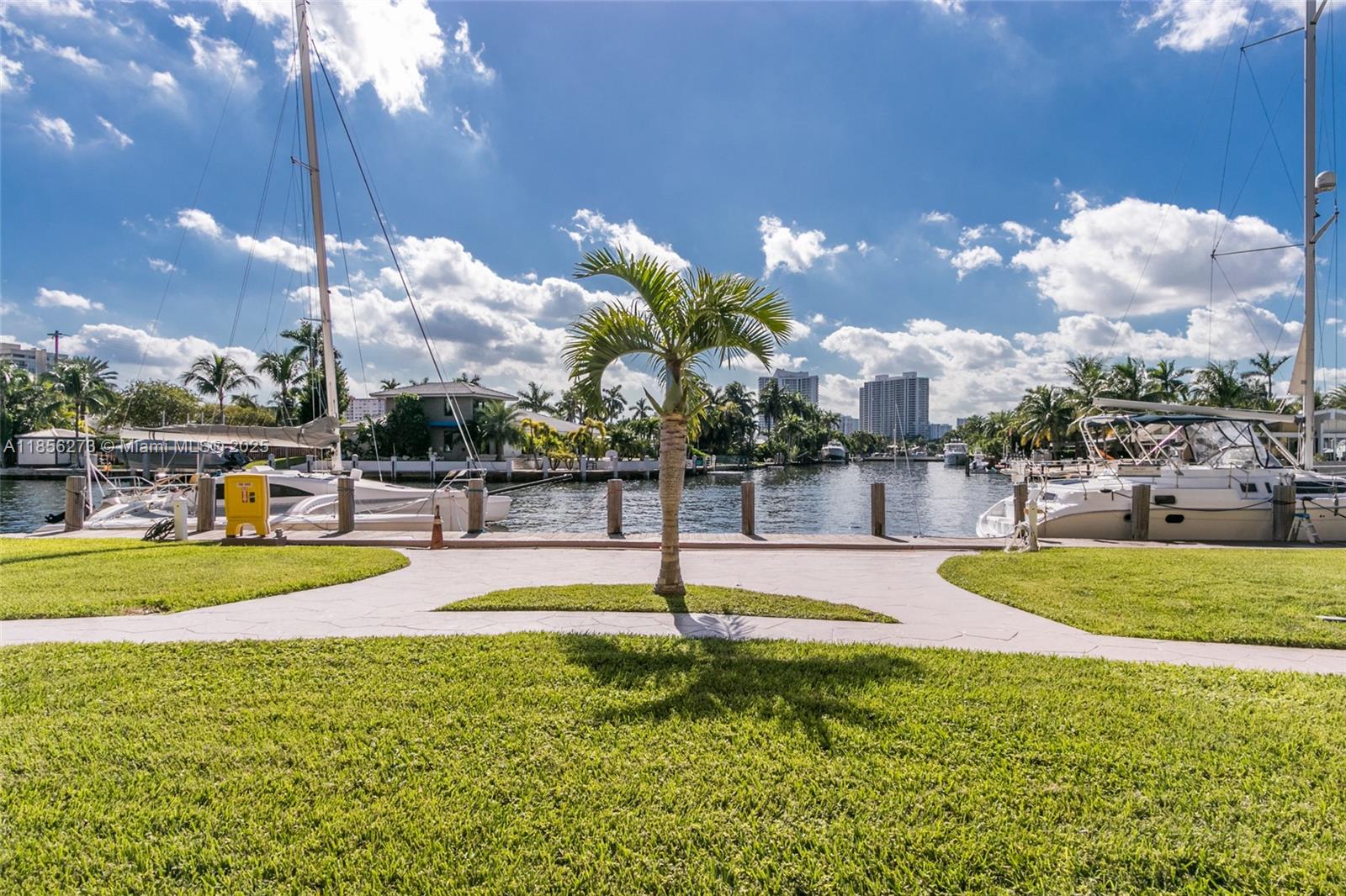 301 Golden Isles Dr #514