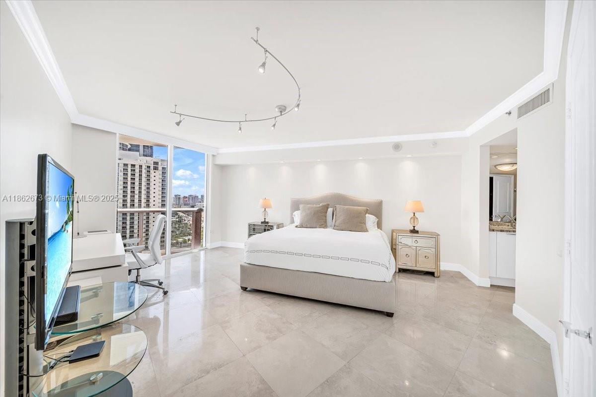 image Ocean Three Condo20