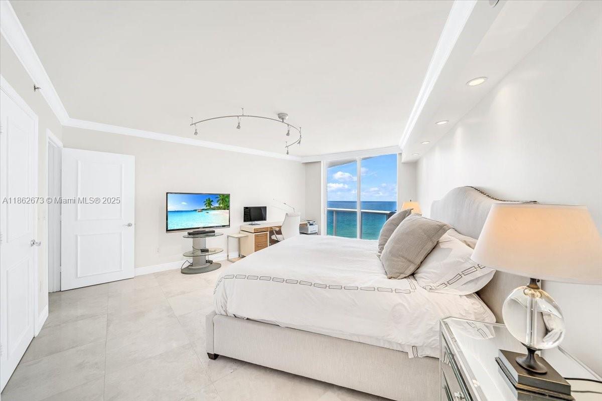 image Ocean Three Condo21