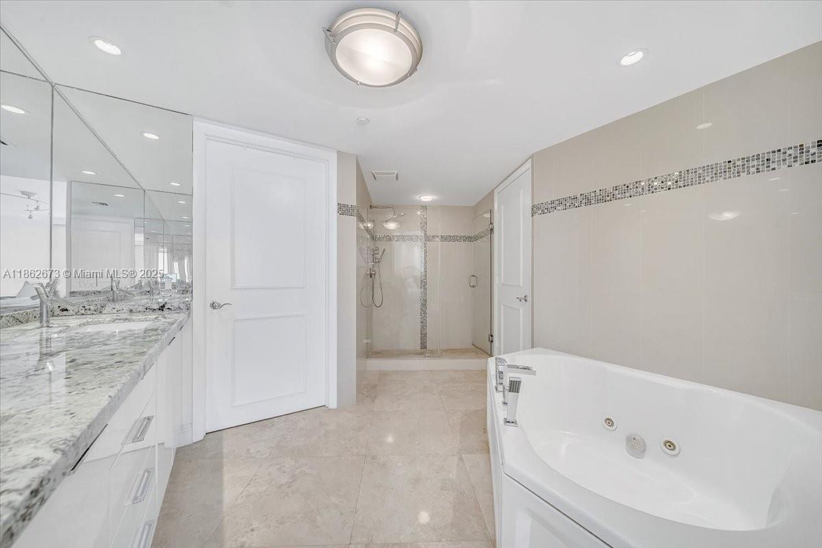 image Ocean Three Condo23