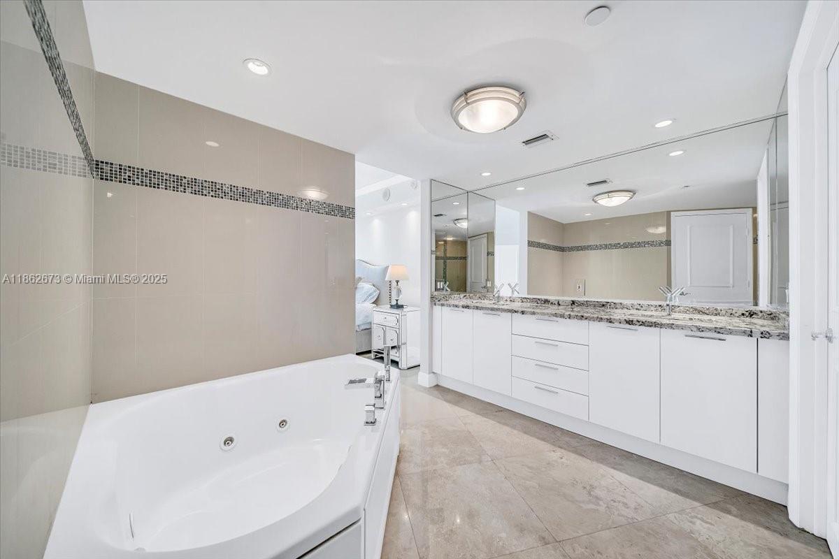 image Ocean Three Condo24