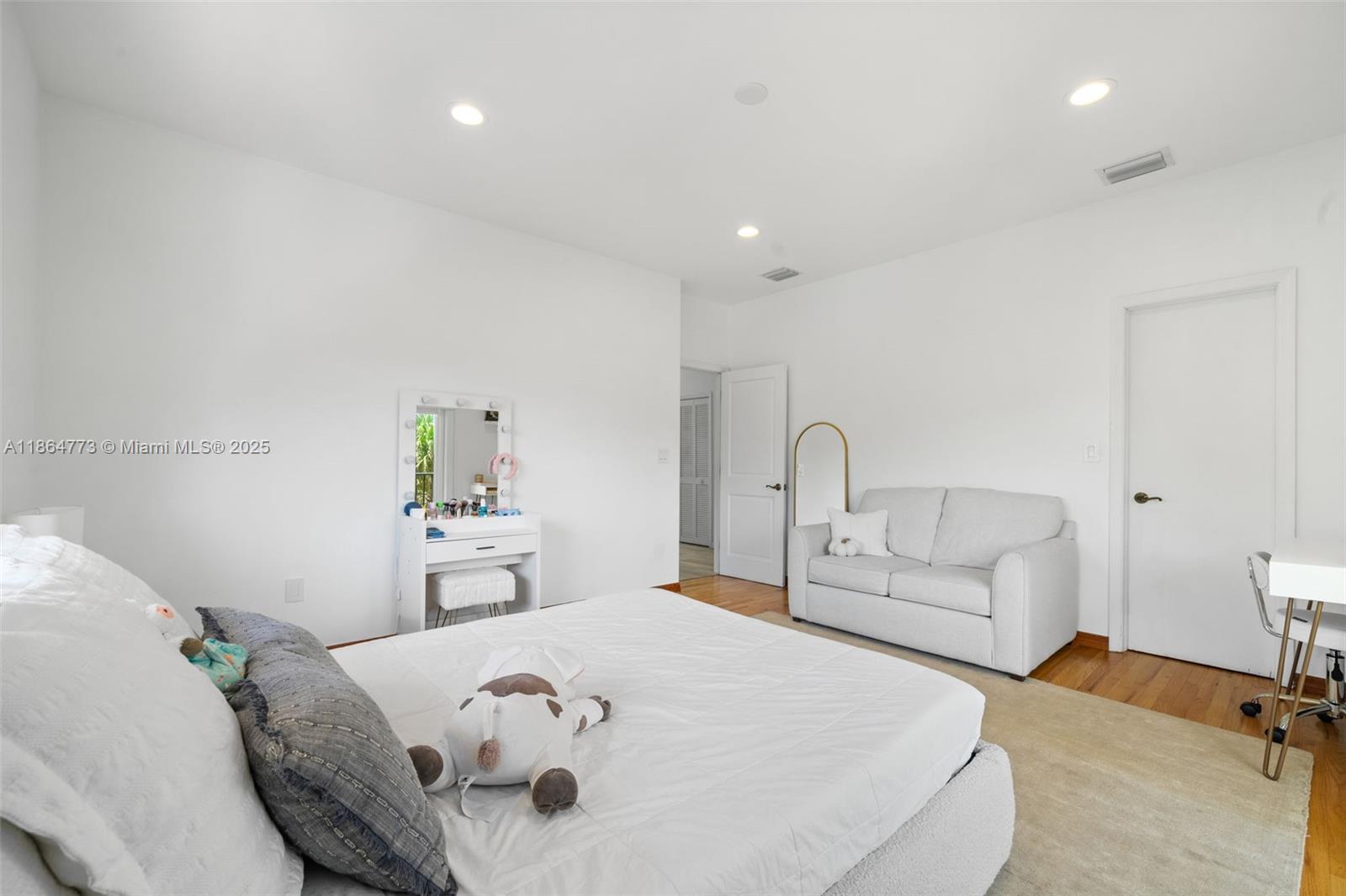 6850 Sunrise Ter Coral Gables, FL 33133