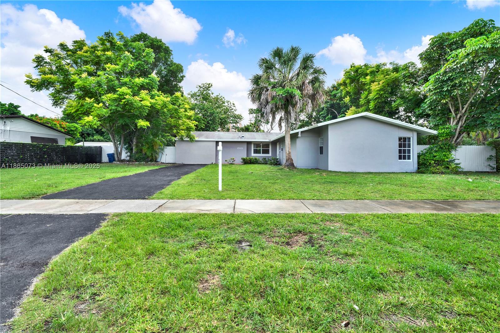 15831 Palmetto Clb Dr