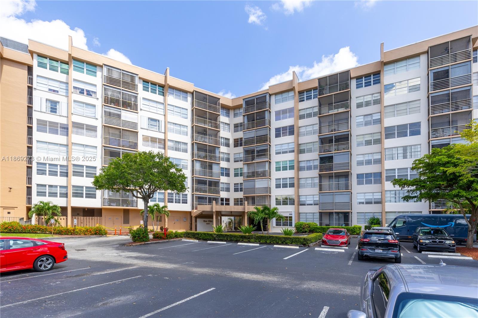 1000 Saint Charles Pl #319