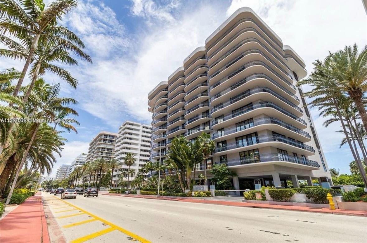 8877 Collins Ave #506
