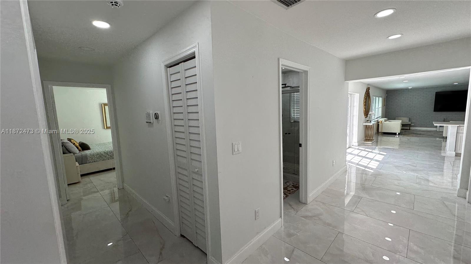 40 NW 125th St North Miami, FL 33168