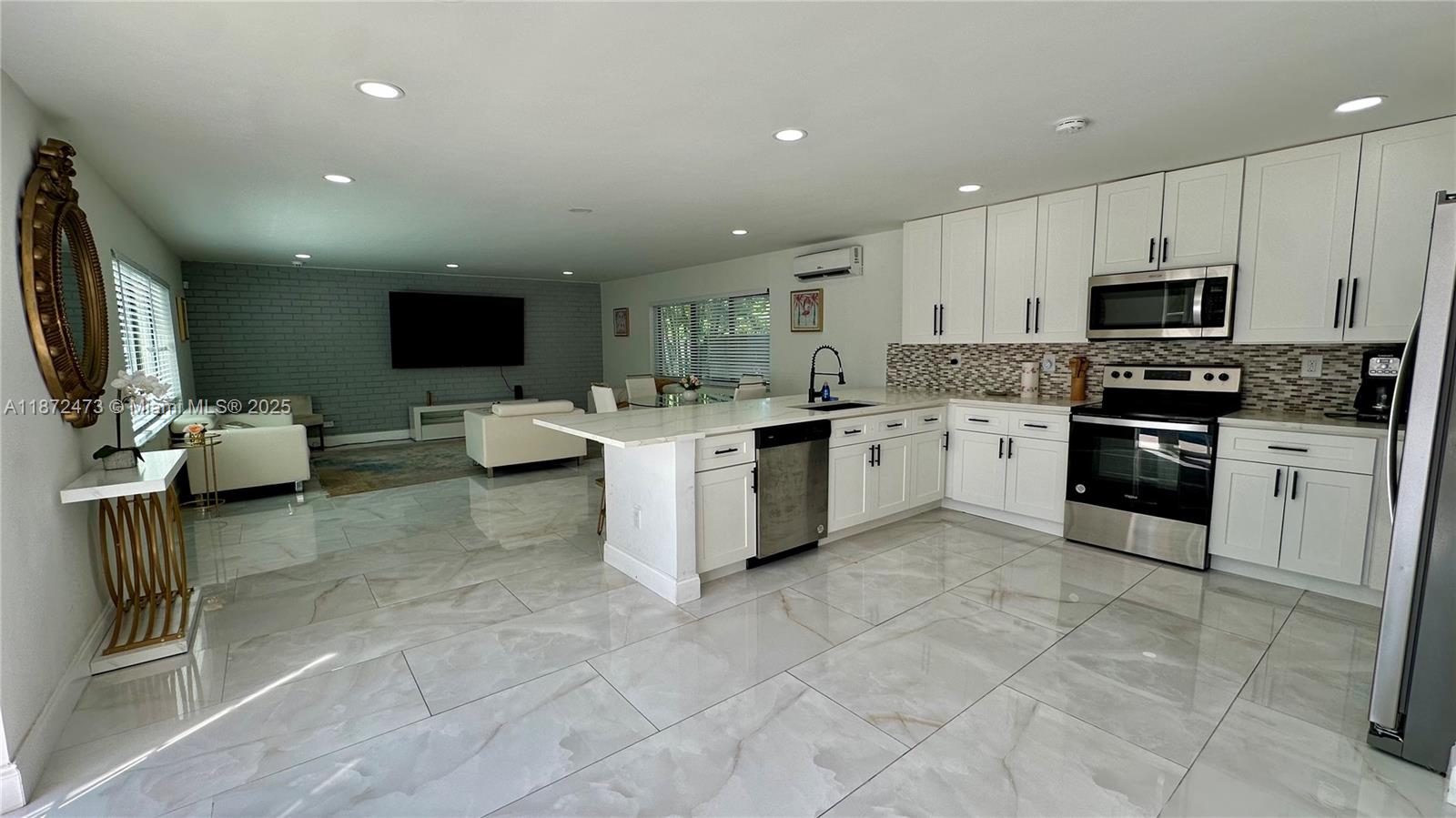 40 NW 125th St North Miami, FL 33168