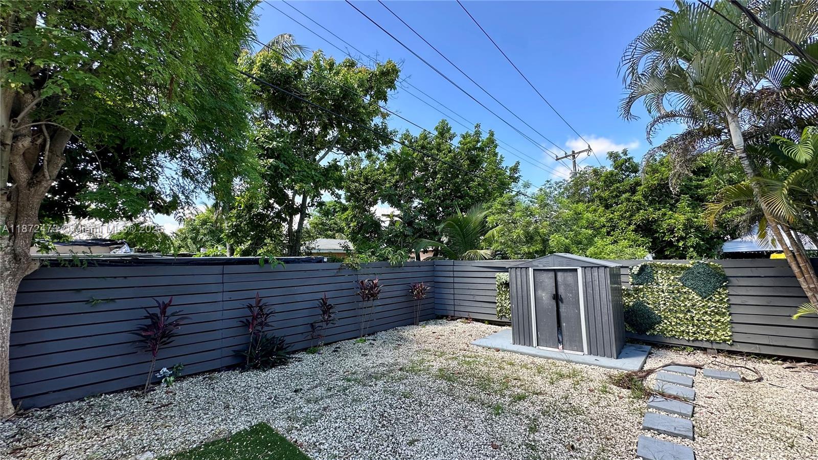 40 NW 125th St North Miami, FL 33168