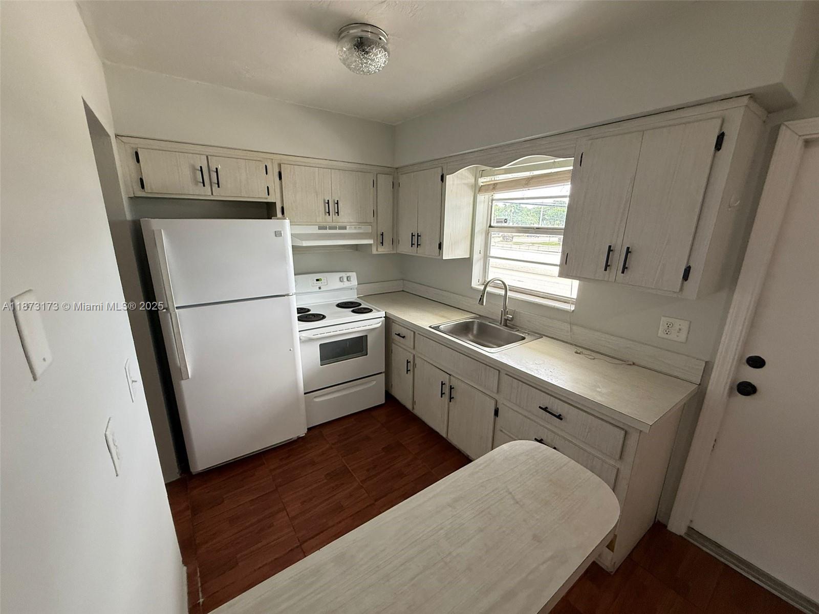 7401 Pines Blvd #206A