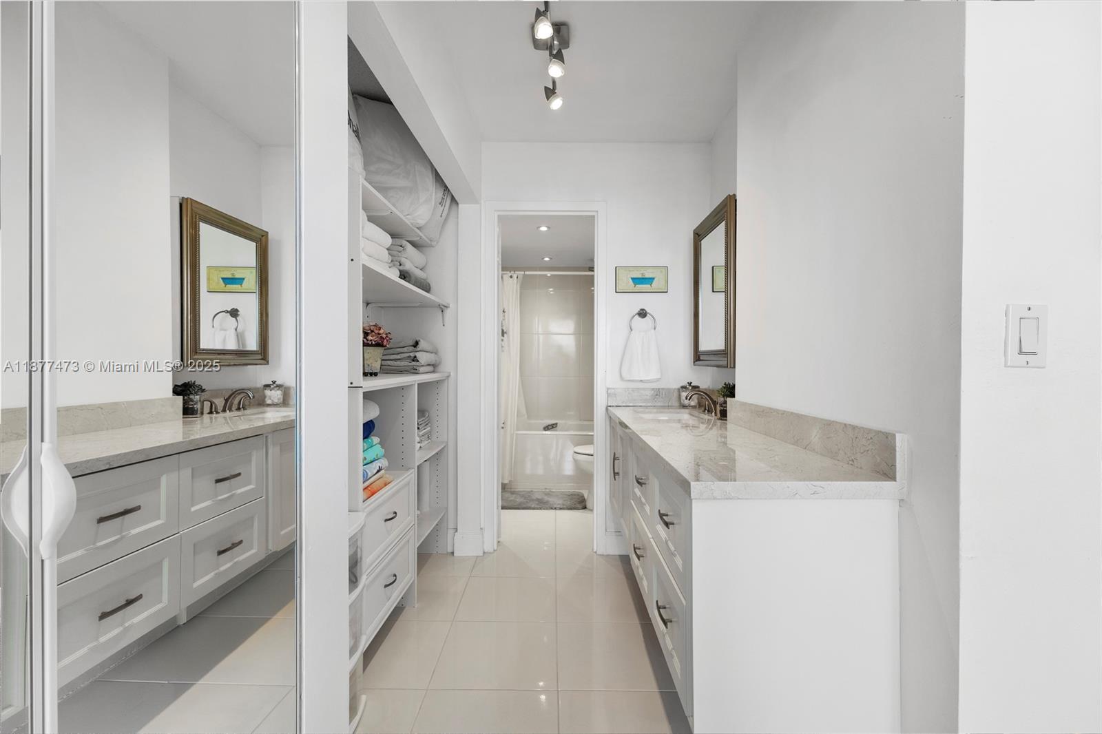 image Brickell Harbour Condo26