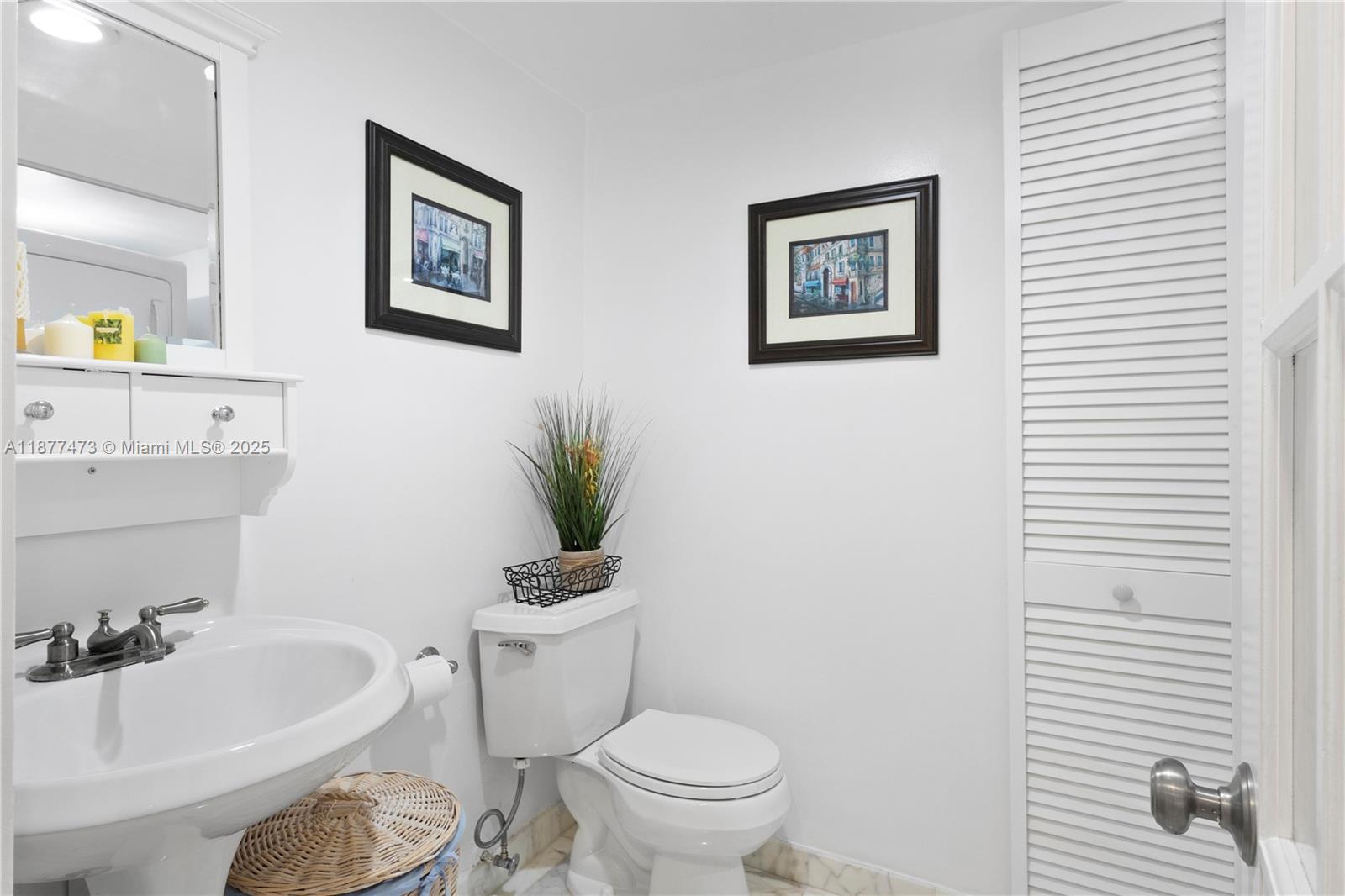 image Brickell Harbour Condo31