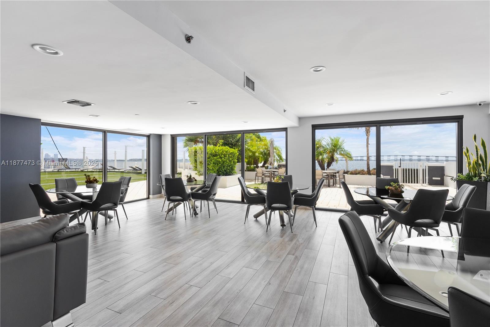 image Brickell Harbour Condo37