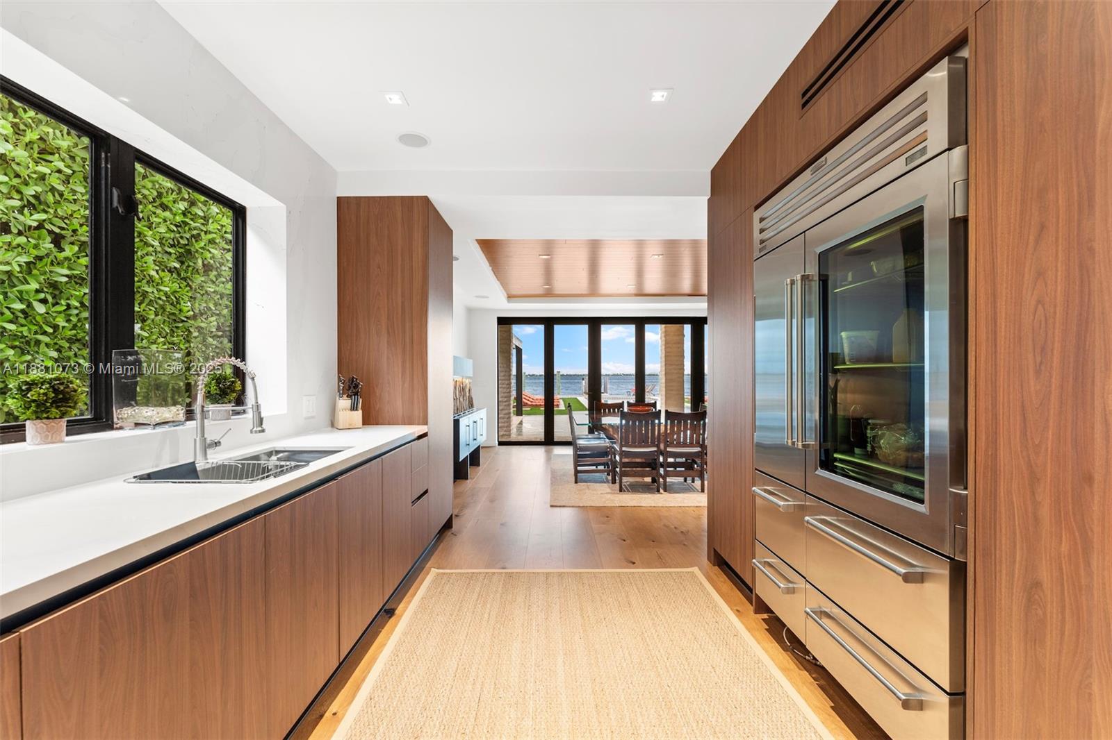 1277 N Venetian Way Miami, FL 33139