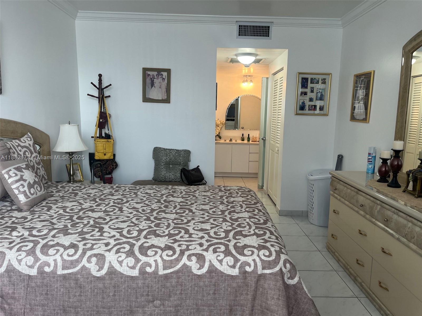 image ARLEN HOUSE CONDO11