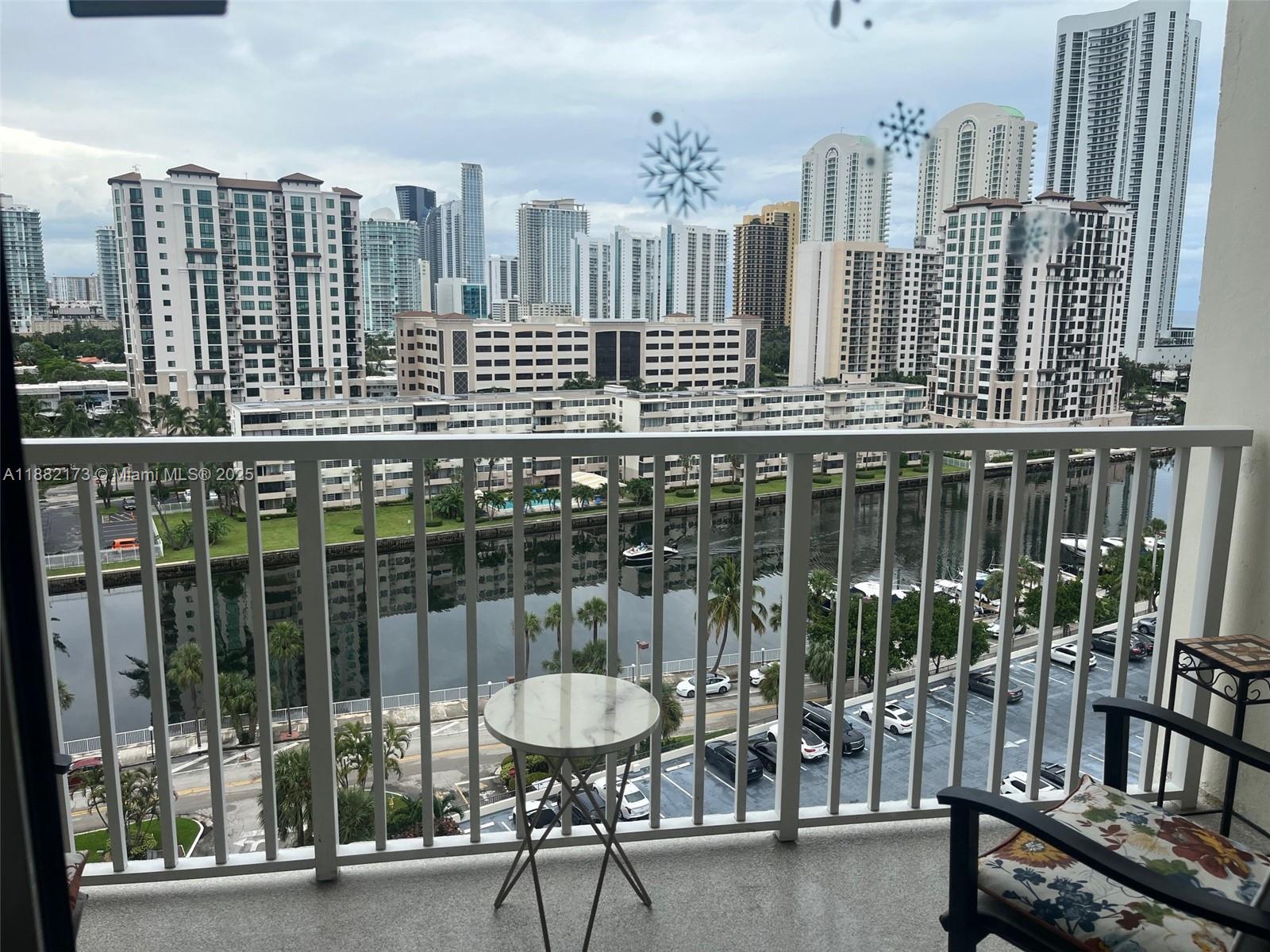 image ARLEN HOUSE CONDO3