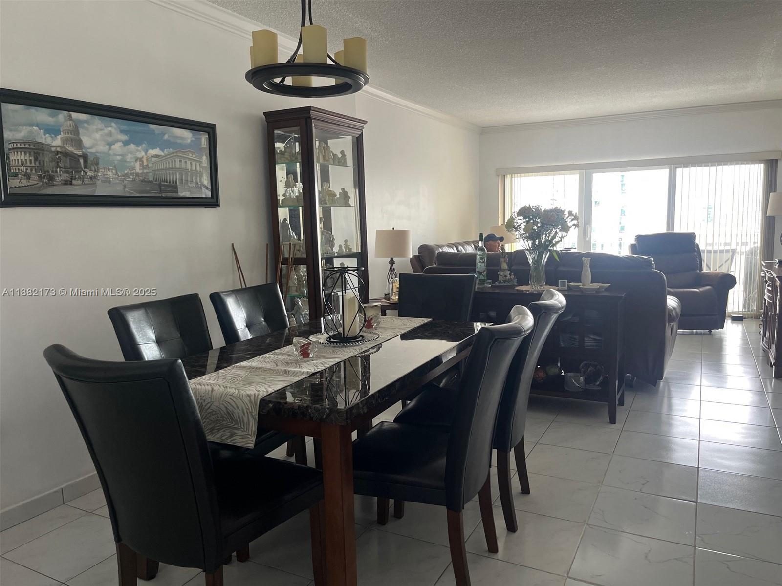 image ARLEN HOUSE CONDO4