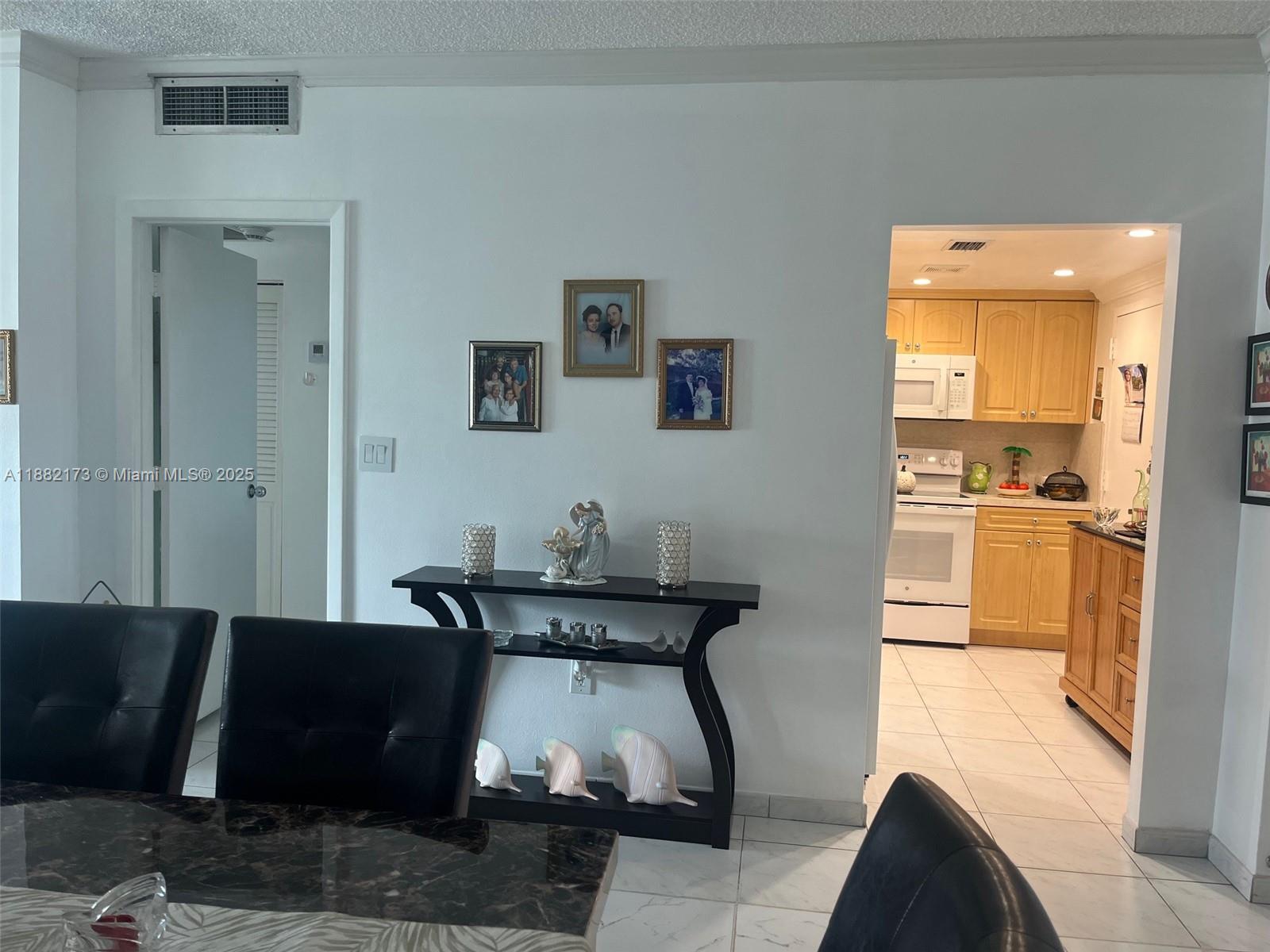 image ARLEN HOUSE CONDO6