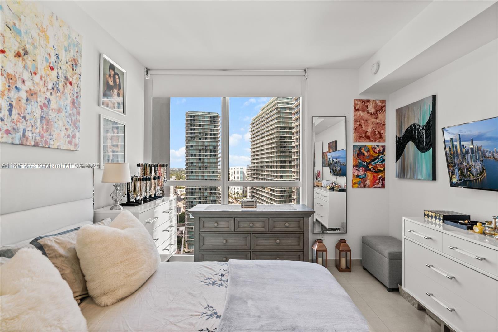 image The Bond Condominium9
