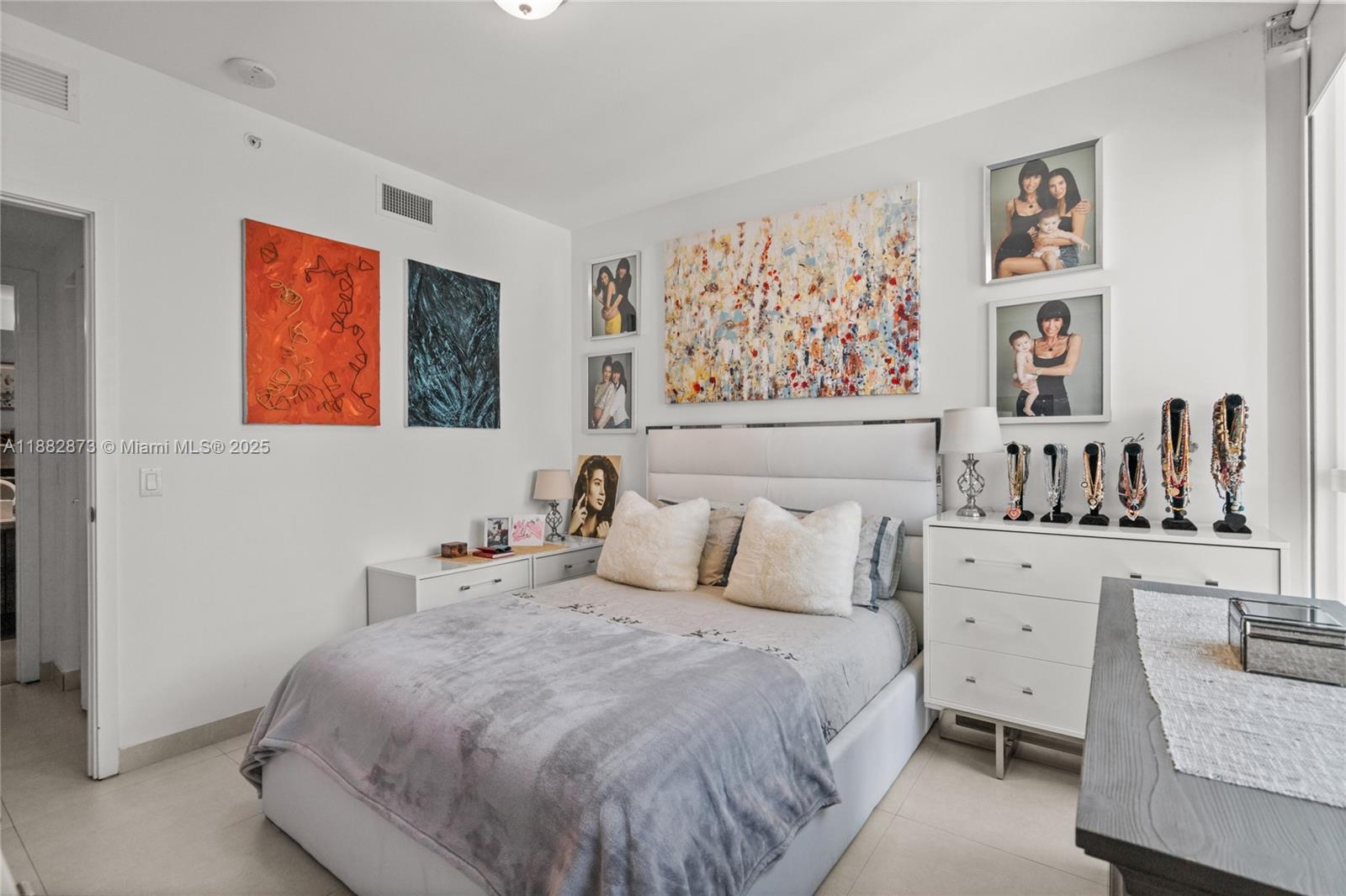 image The Bond Condominium10