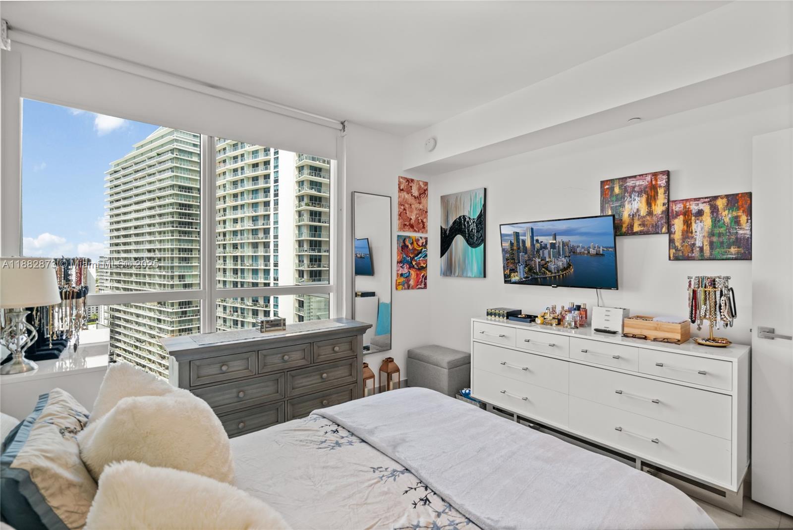 image The Bond Condominium11