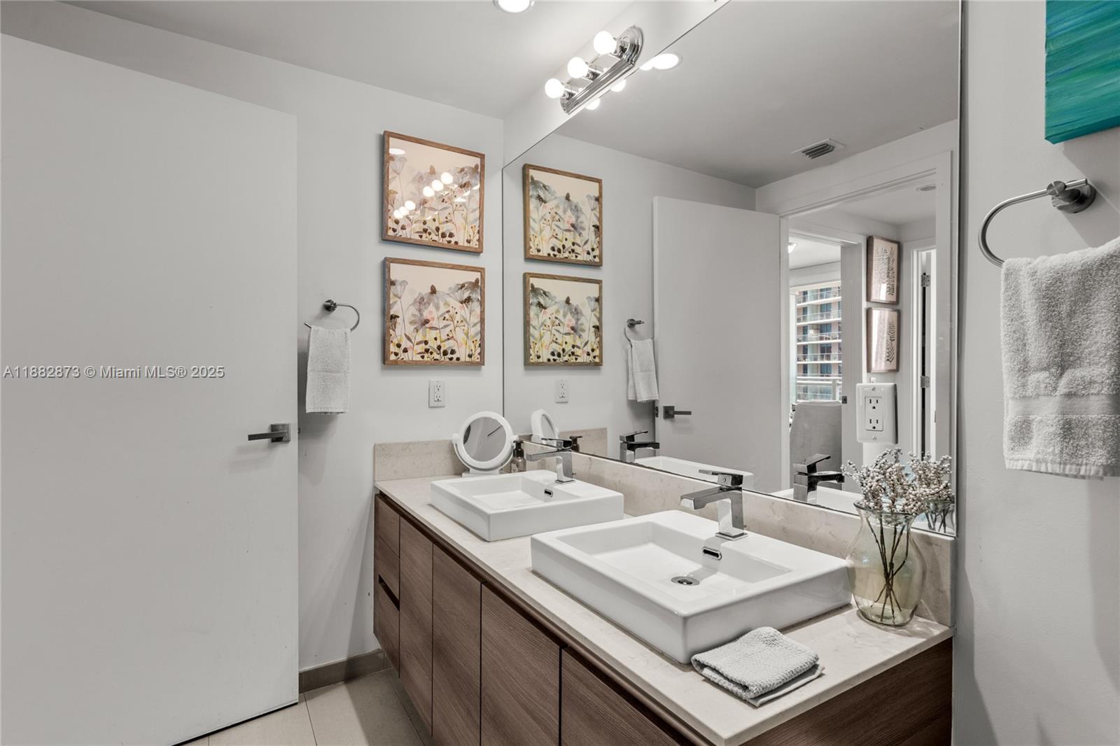 image The Bond Condominium14