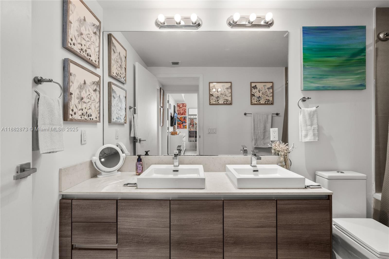 image The Bond Condominium15