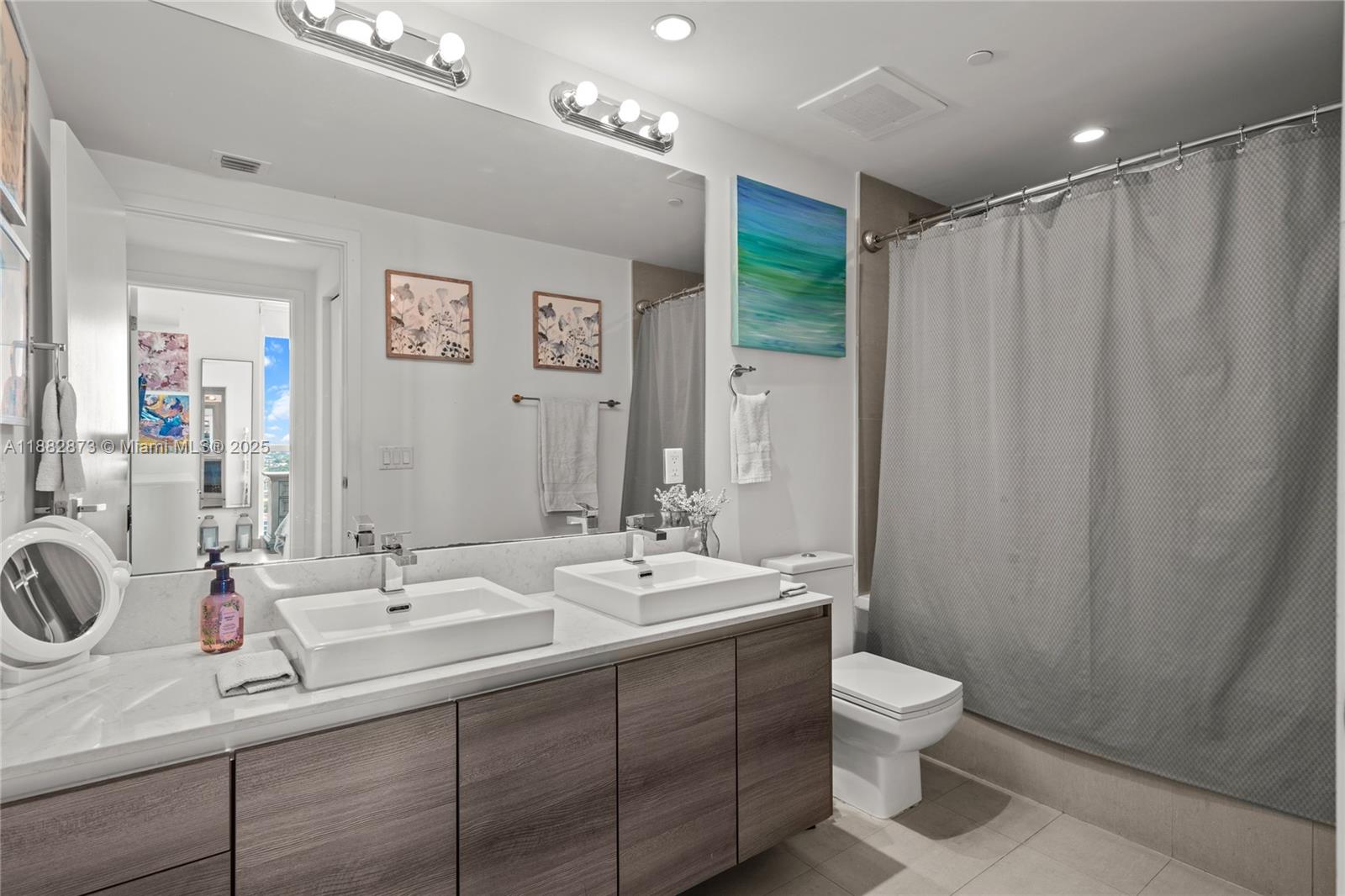 image The Bond Condominium16